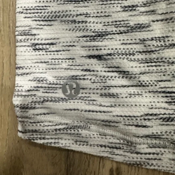 Lululemon size 8 space dyed athletic top - Picture 3 of 3